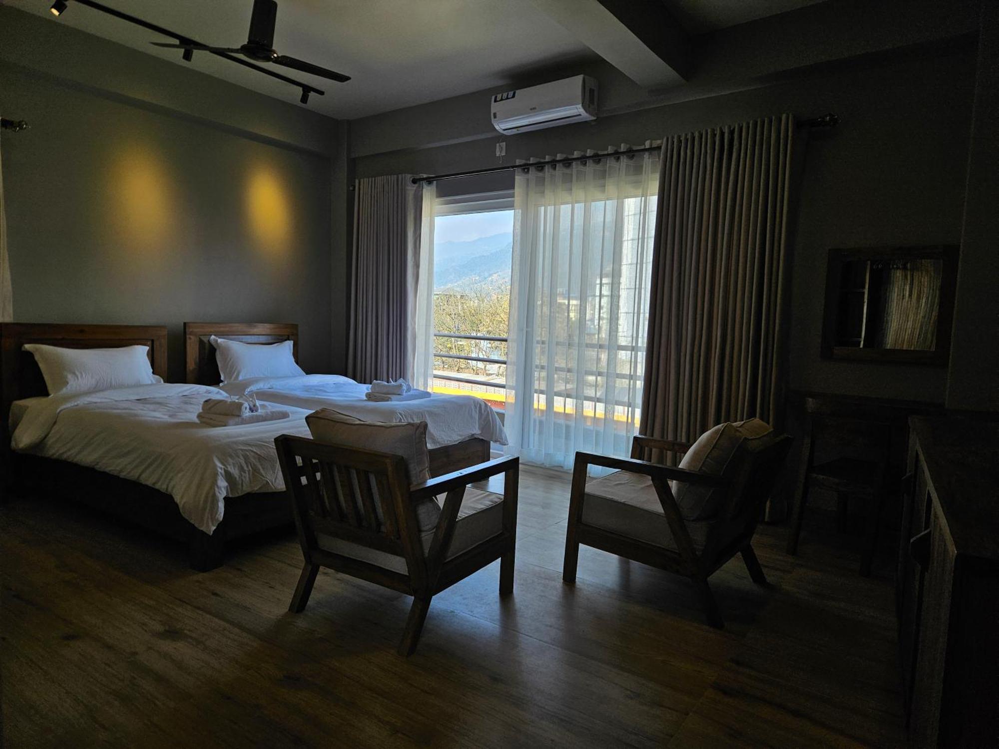 Hotel Blossom Покхара Екстер'єр фото