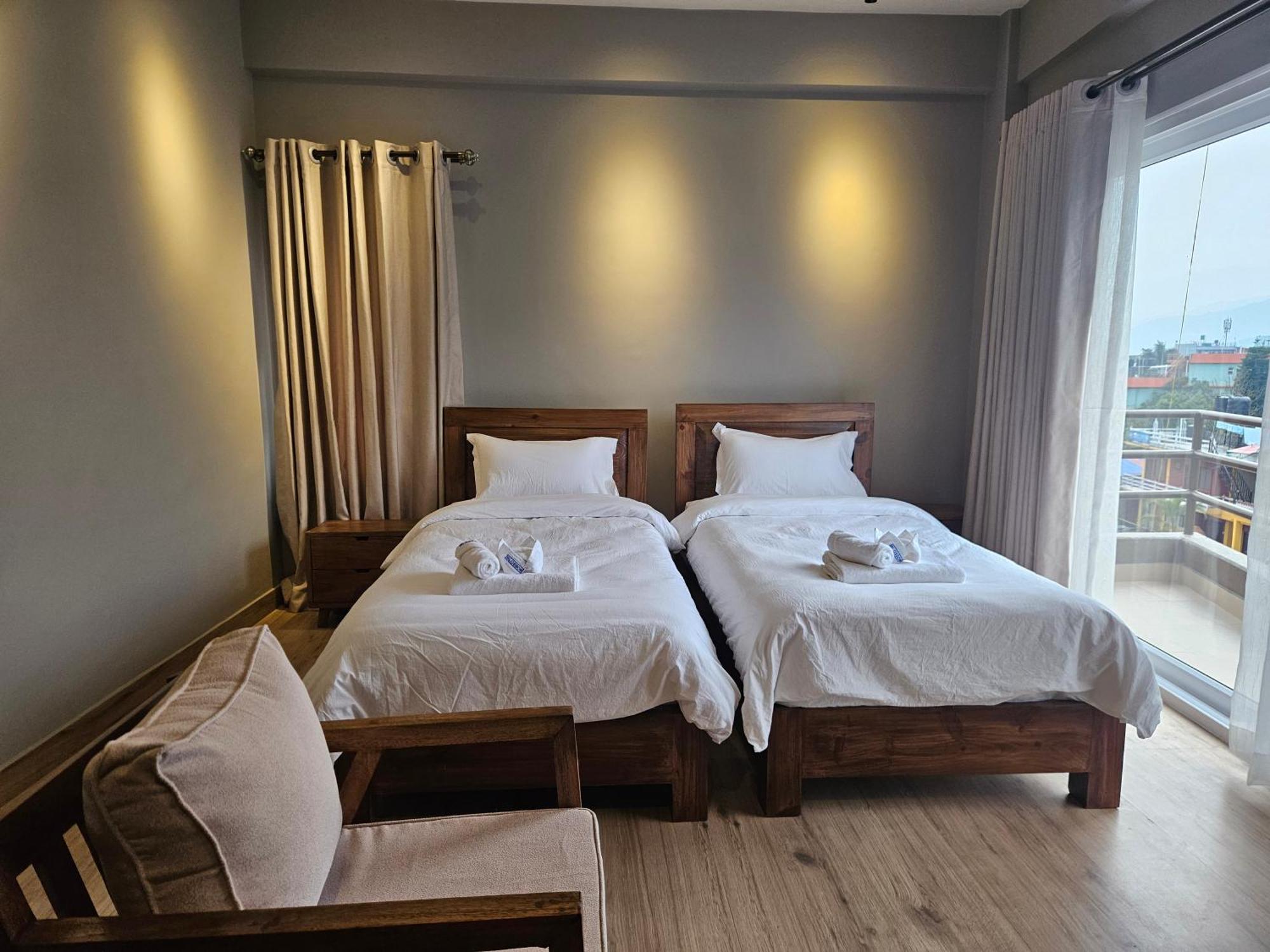 Hotel Blossom Покхара Екстер'єр фото