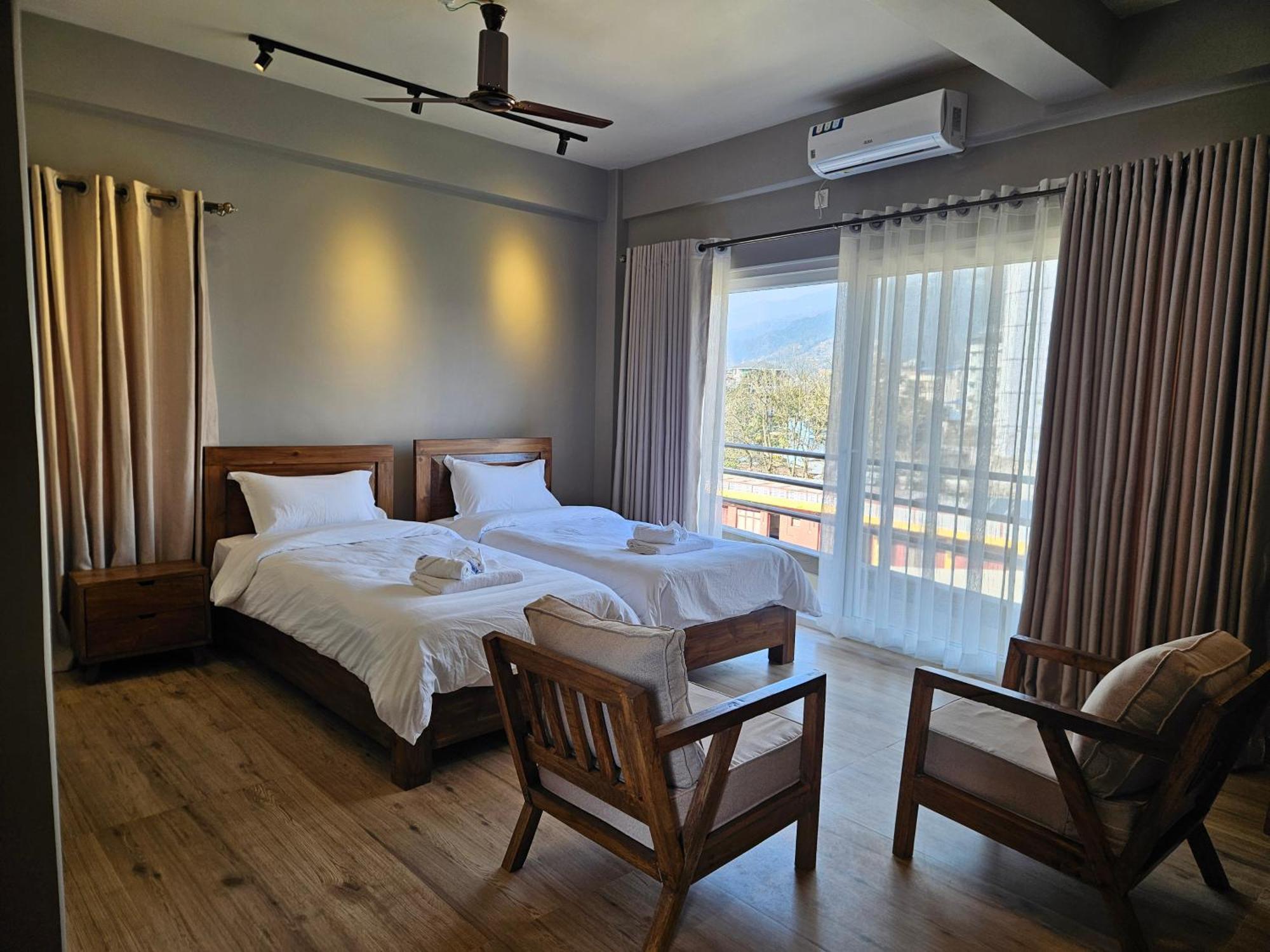 Hotel Blossom Покхара Екстер'єр фото