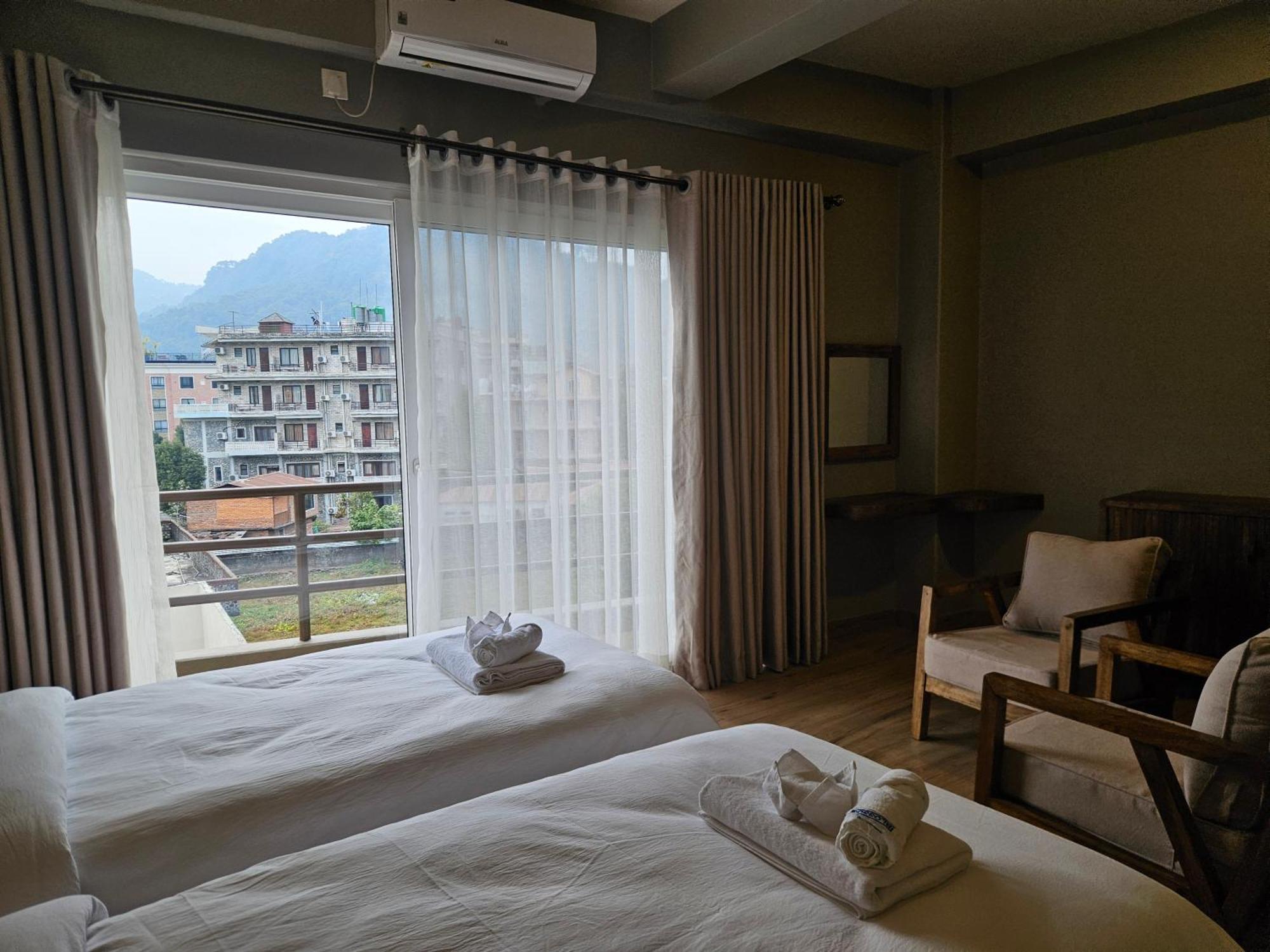 Hotel Blossom Покхара Екстер'єр фото