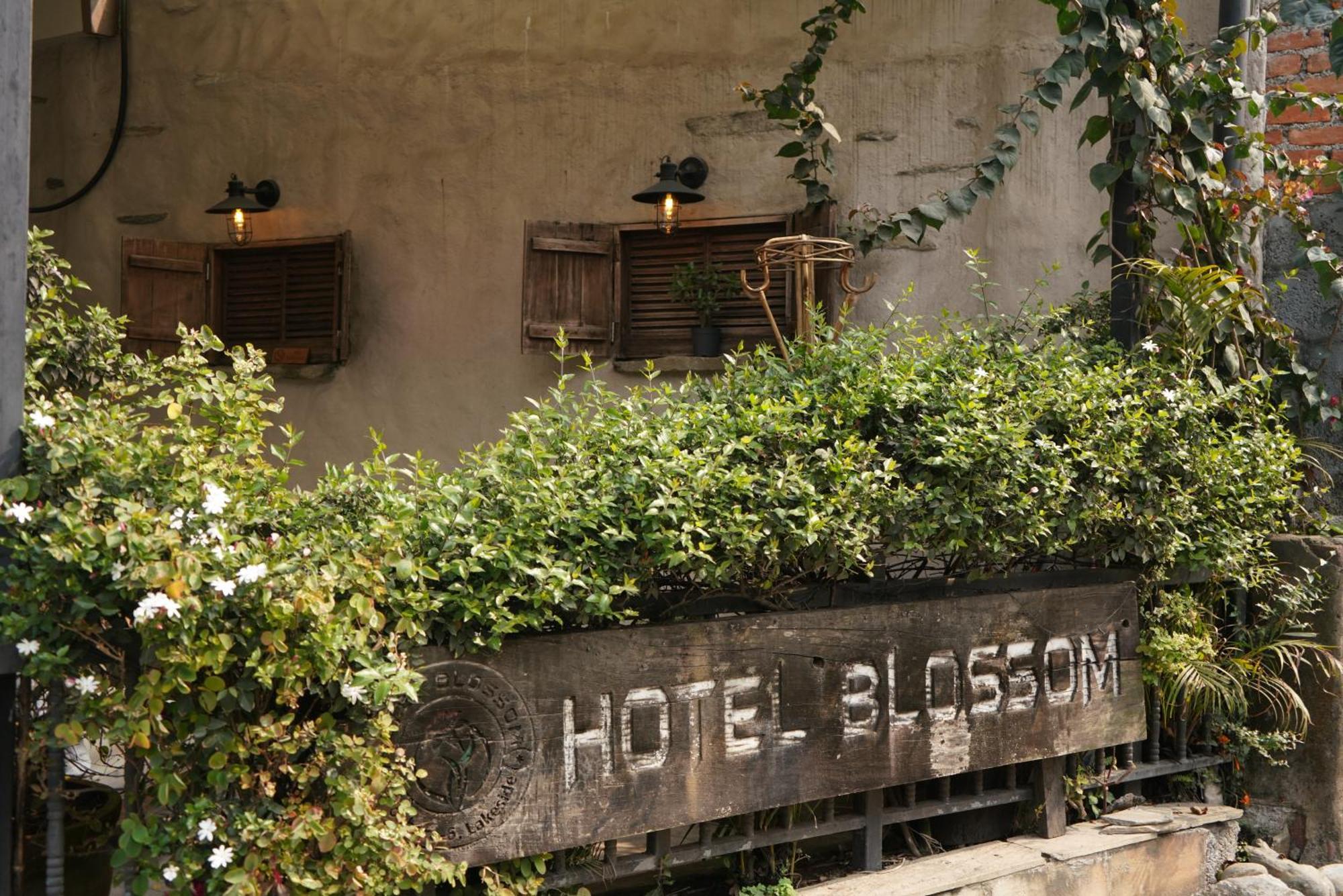 Hotel Blossom Покхара Екстер'єр фото